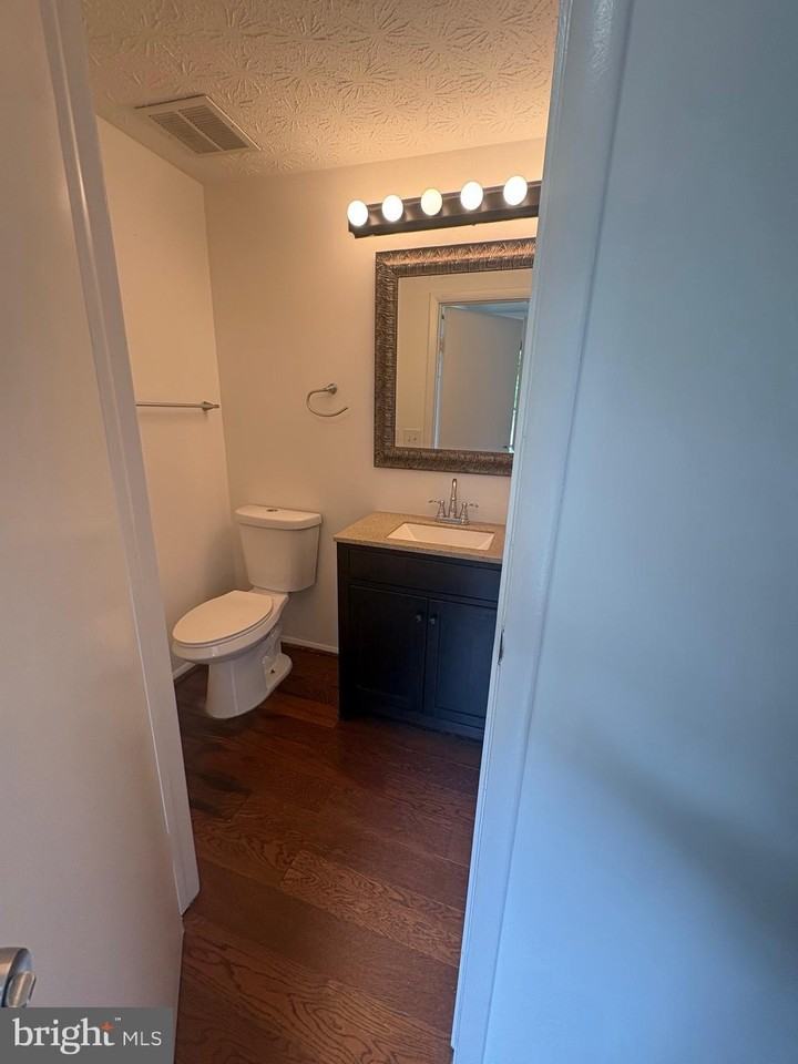 7881 Tyson Oaks Cir - Photo 3 of 18