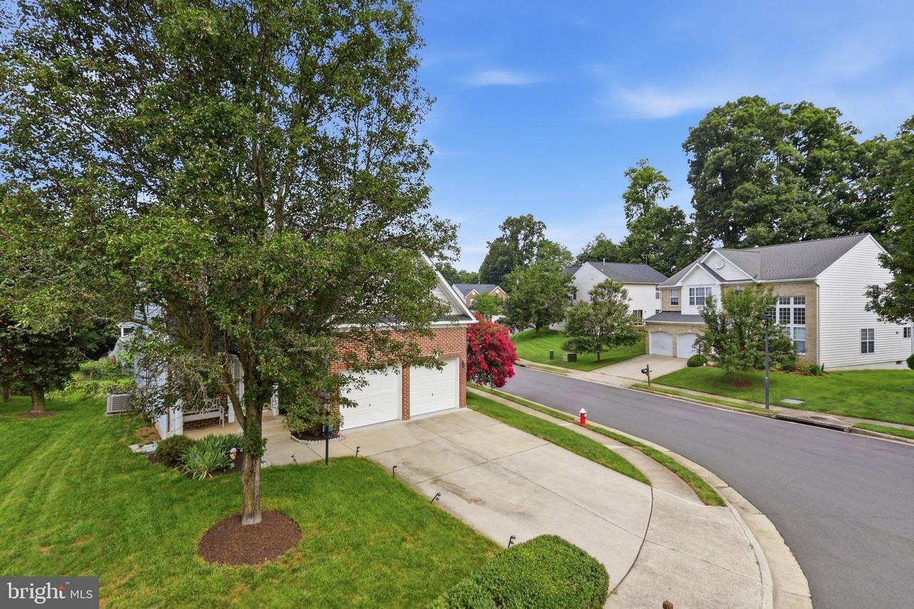 3738 Freehill Ln - Photo 4 of 50