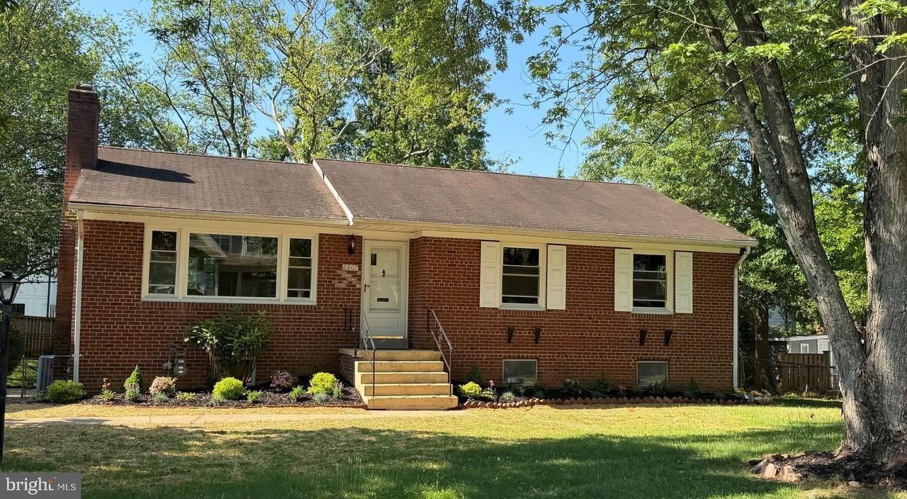 6807 Dean Dr - Photo 2 of 34