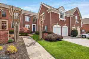 featured image of 18488 Lanier Island Sq