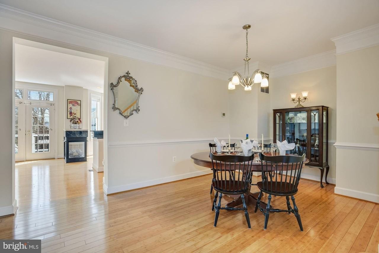 18488 Lanier Island Sq - Photo 6 of 31