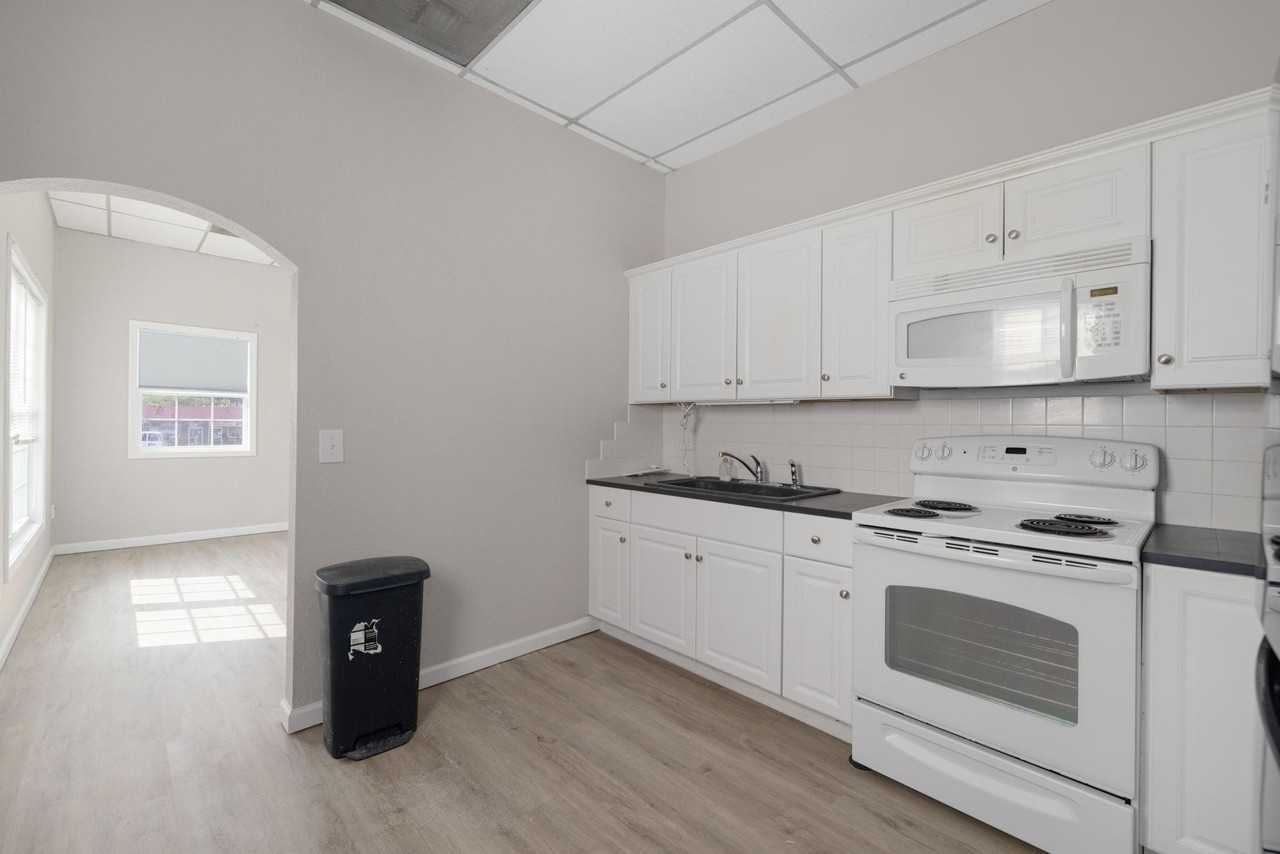 2908 Bloomingdale Rd #1 - Photo 5 of 11