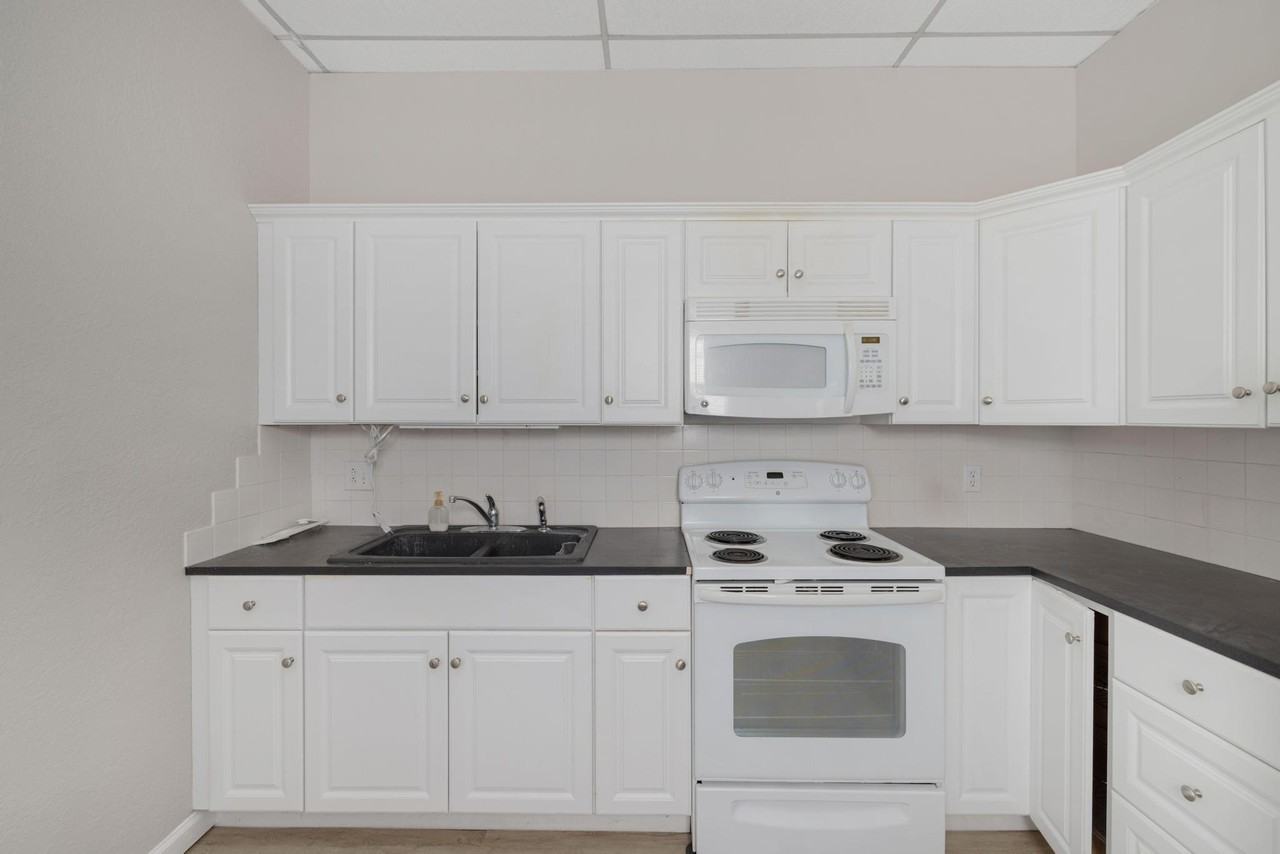 2908 Bloomingdale Rd #1 - Photo 6 of 11