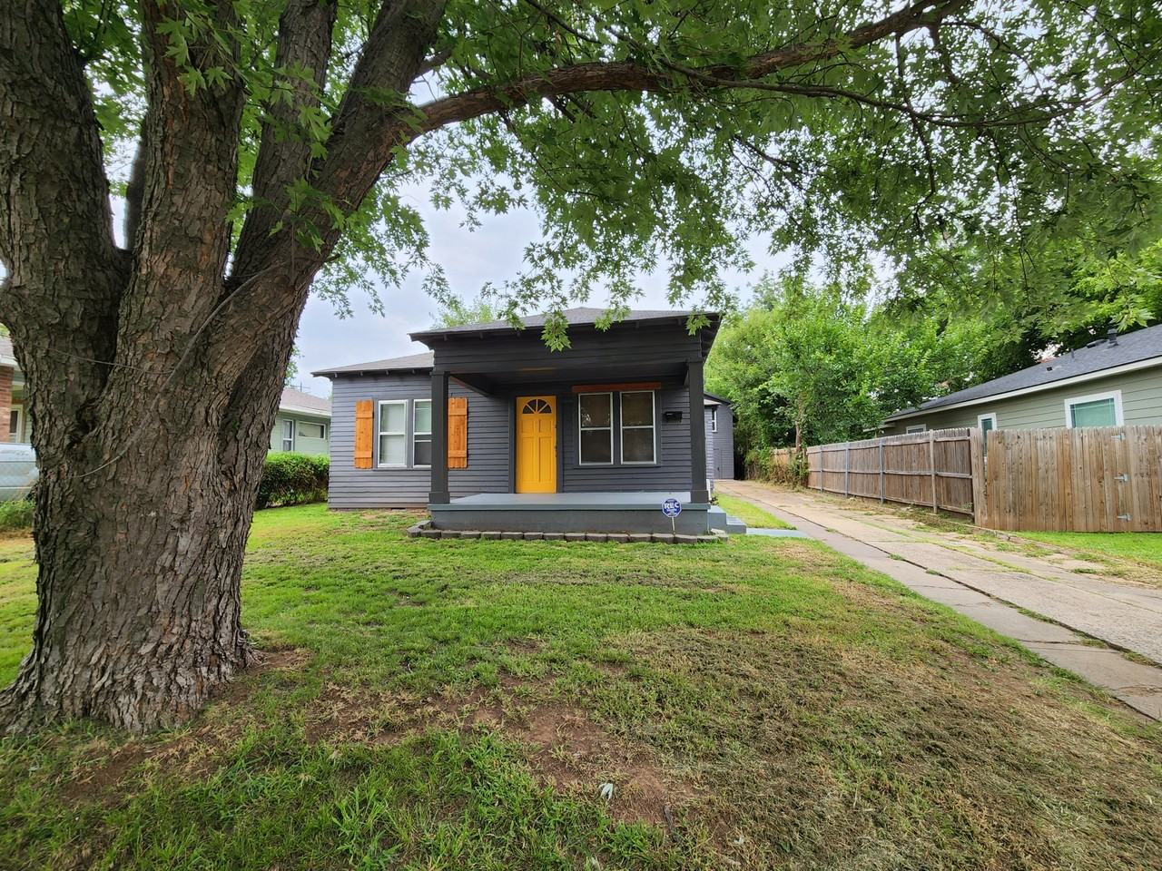 1946 Northwest 15th StreetMain House #MAIN - Photo 2 of 33
