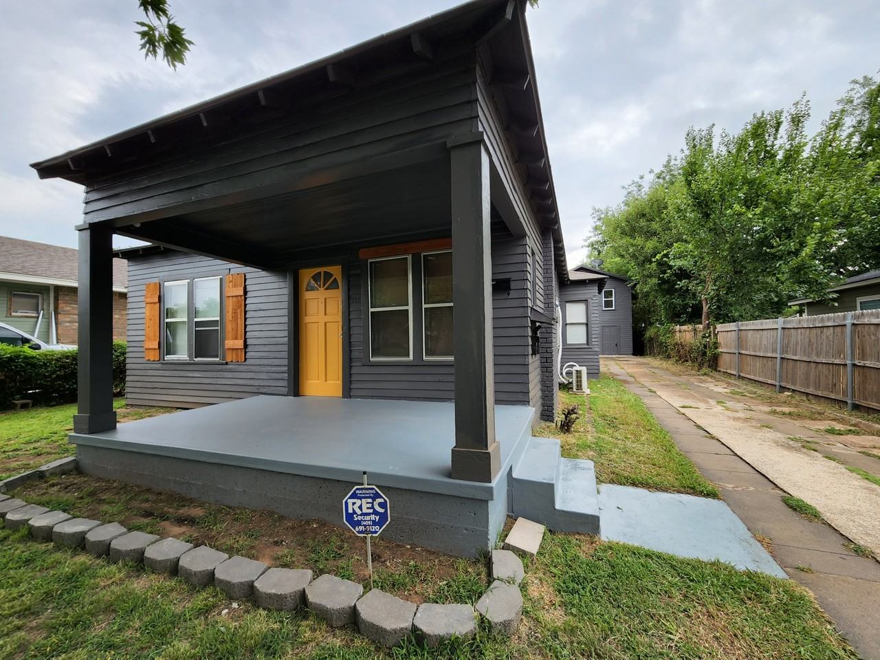 1946 Northwest 15th StreetMain House #MAIN - Photo 3 of 33