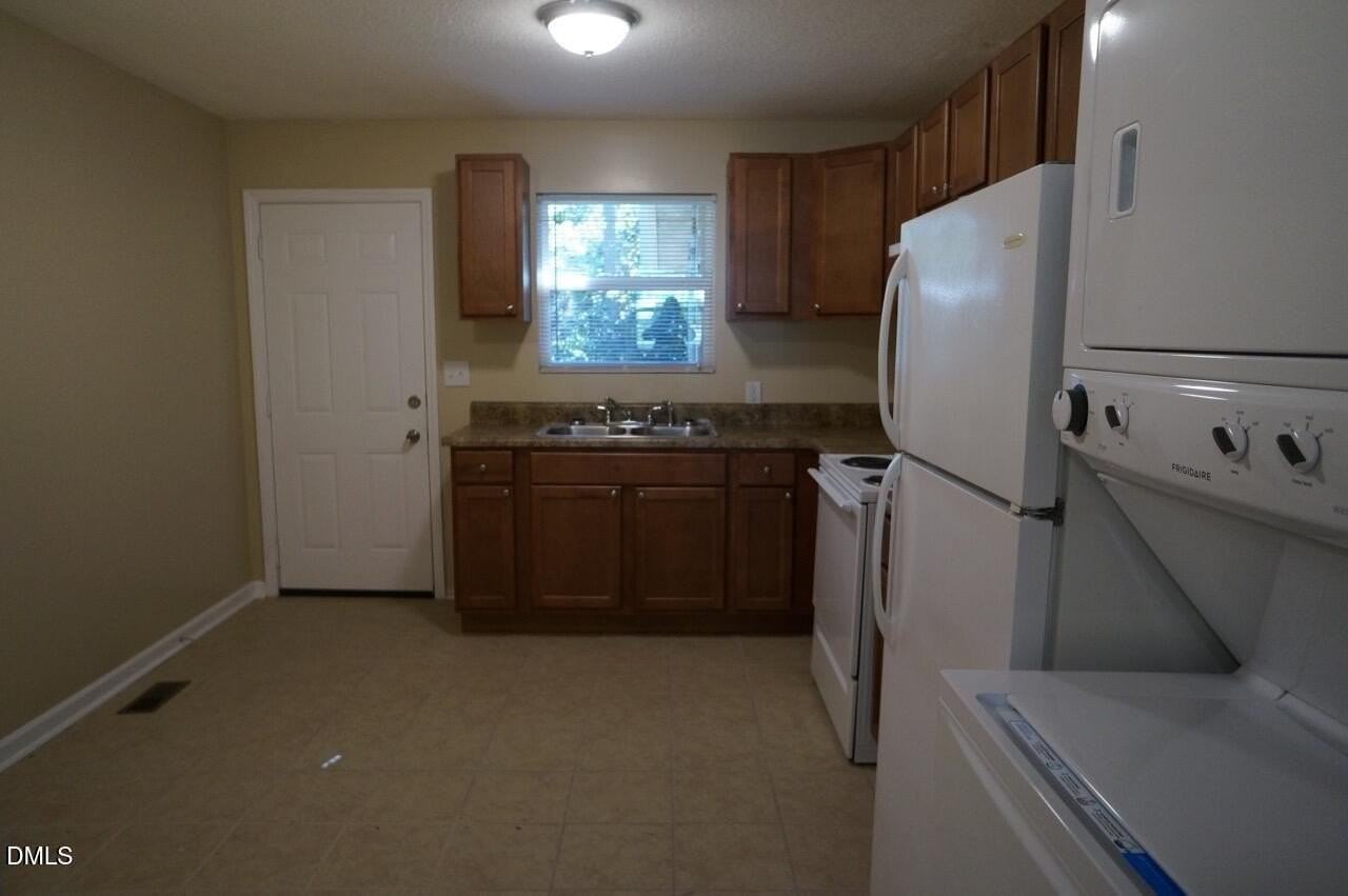 112 E Mciver St - Photo 5 of 15
