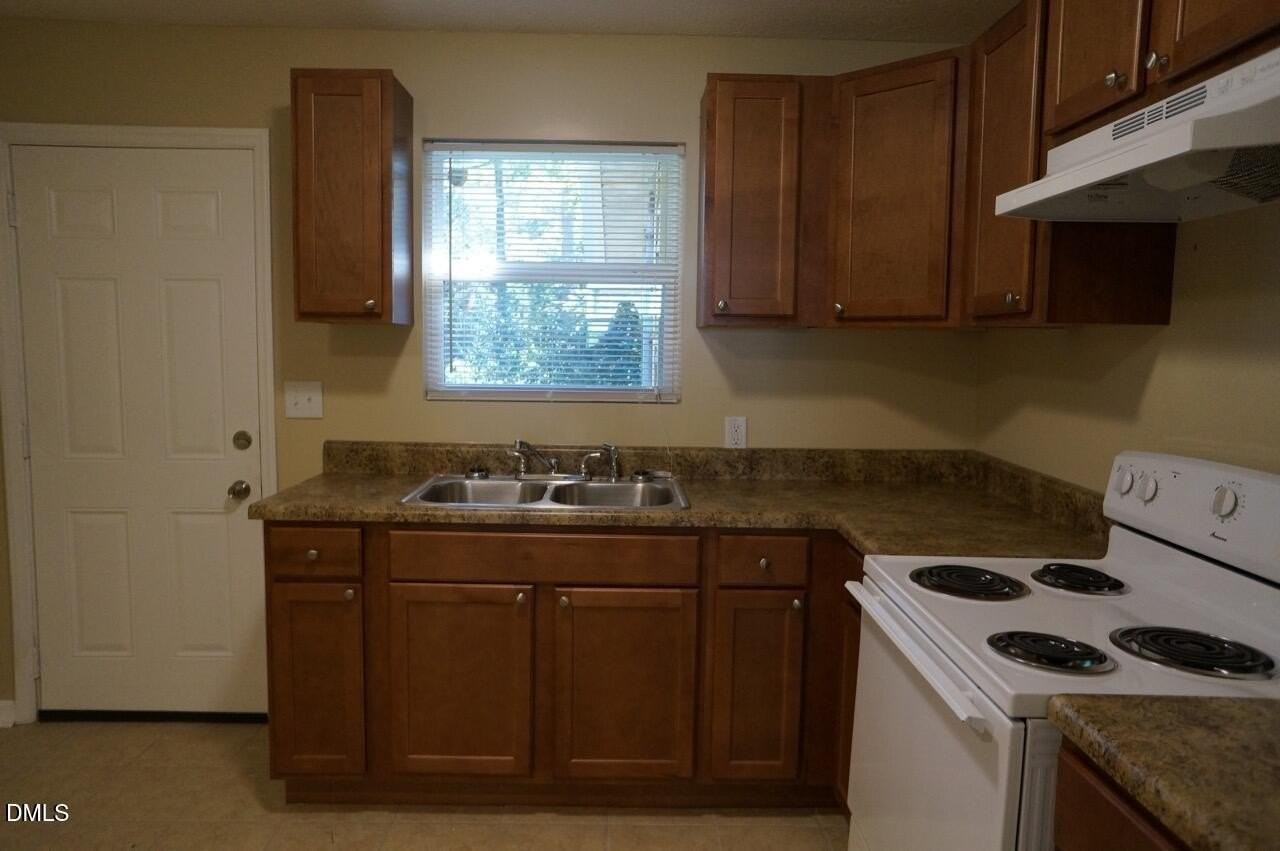 112 E Mciver St - Photo 6 of 15