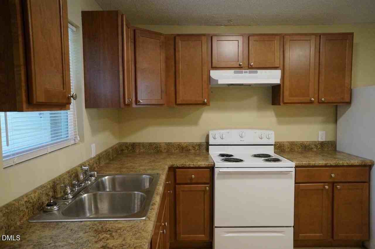 112 E Mciver St - Photo 7 of 15