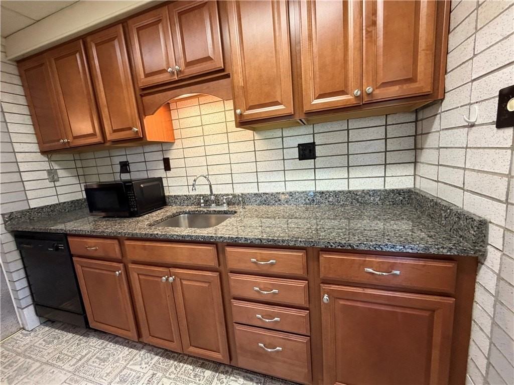 735 Athalia St #2 - Photo 4 of 15