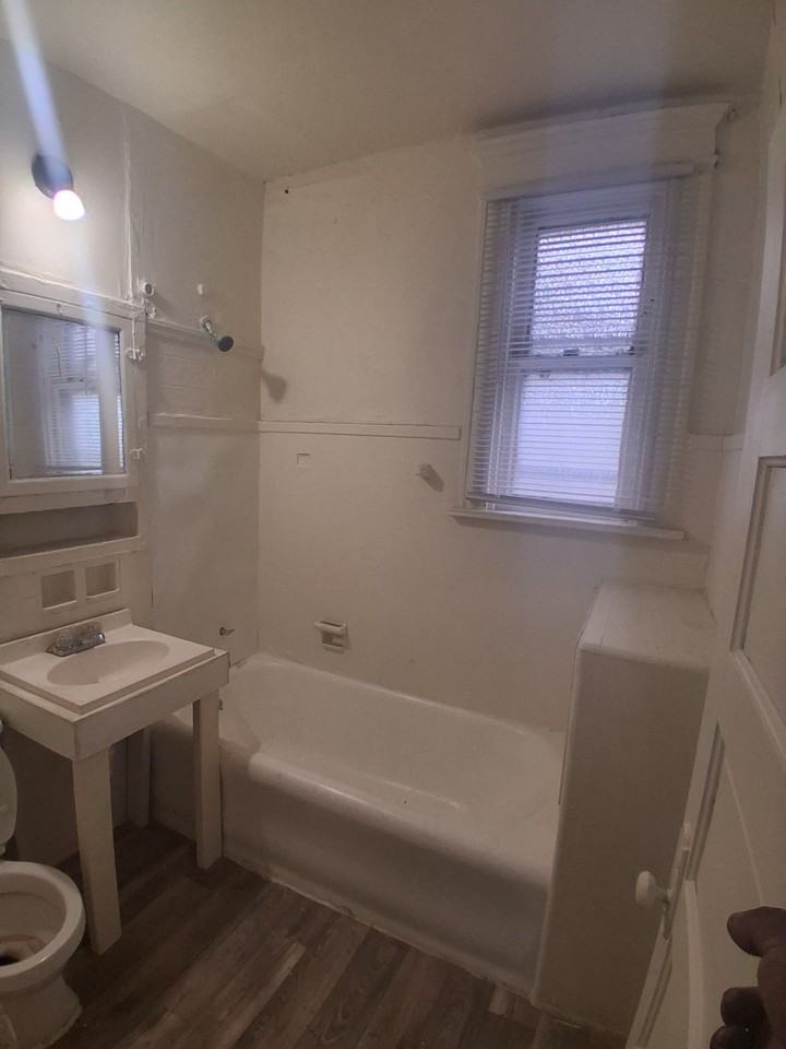 1233A W Windlake Ave #1233A - Photo 2 of 4