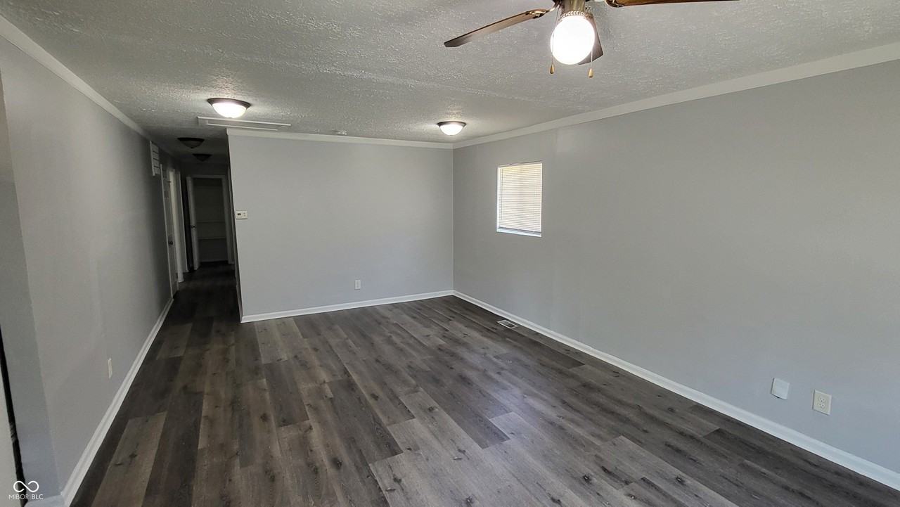 4622 E 30th St - Photo 5 of 16
