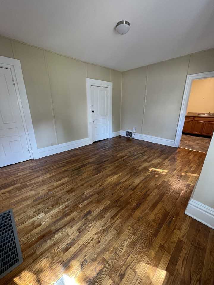906 Linden Grove Ave #904 - Photo 2 of 10