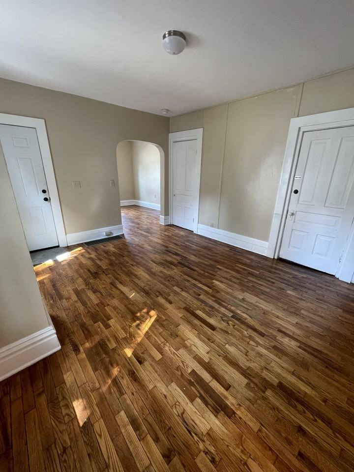 906 Linden Grove Ave #904 - Photo 3 of 10