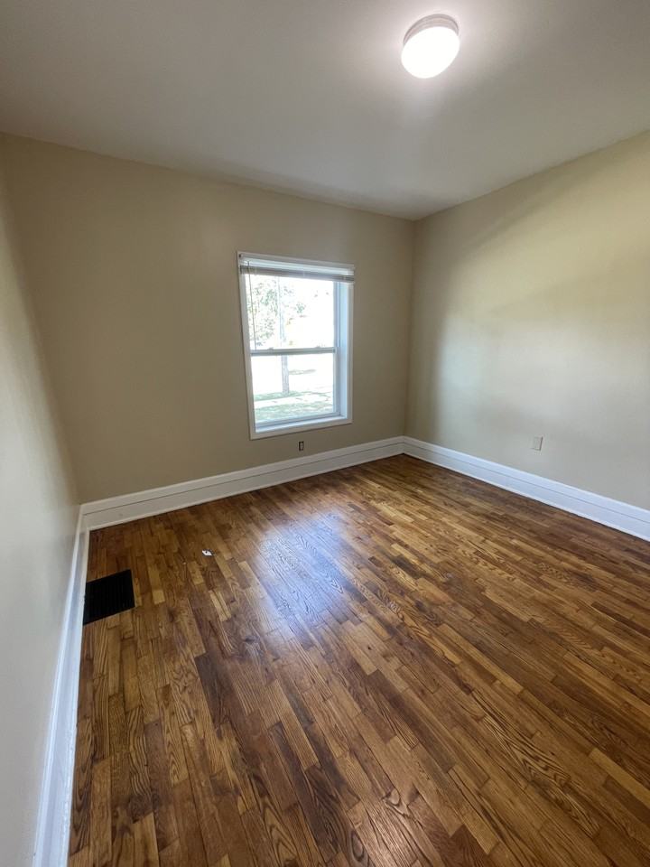 906 Linden Grove Ave #904 - Photo 4 of 10