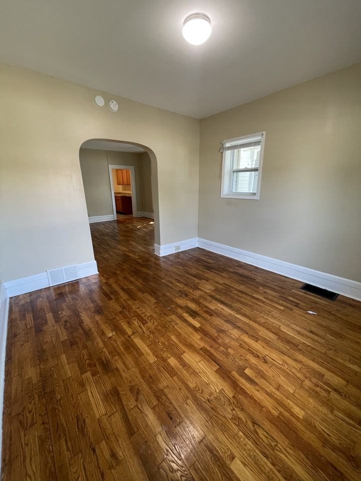 906 Linden Grove Ave #904 - Photo 5 of 10