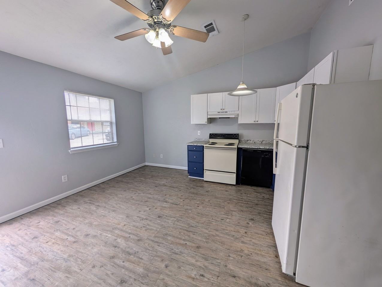 1235 Continental Ct #1 - Photo 3 of 8