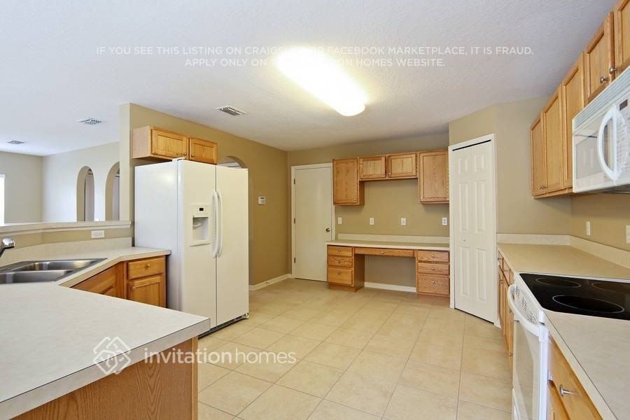 9707 33rd Ave E - Photo 6 of 21