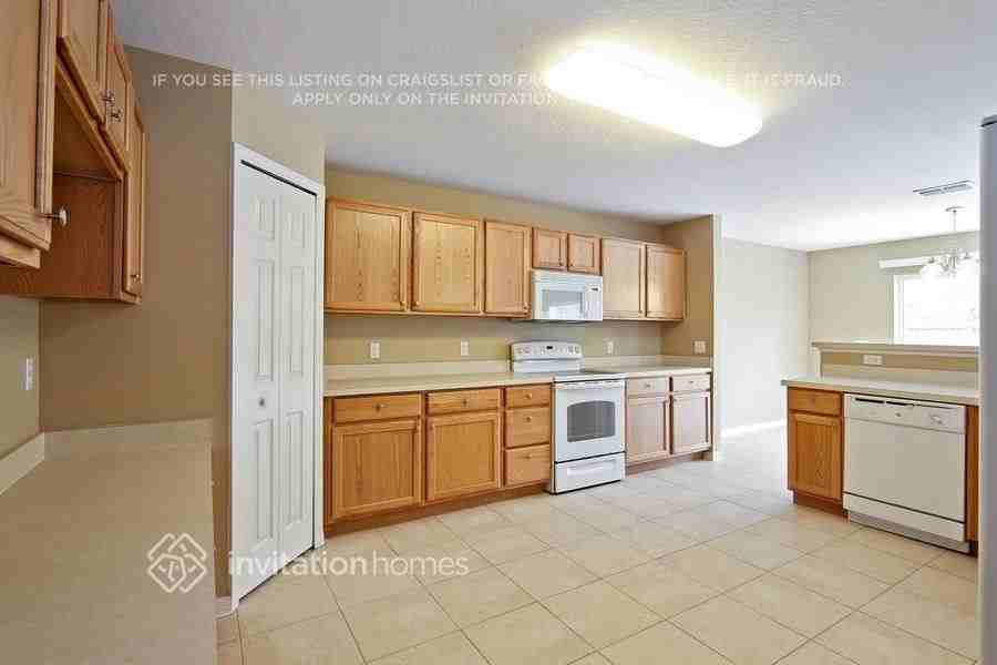 9707 33rd Ave E - Photo 7 of 21