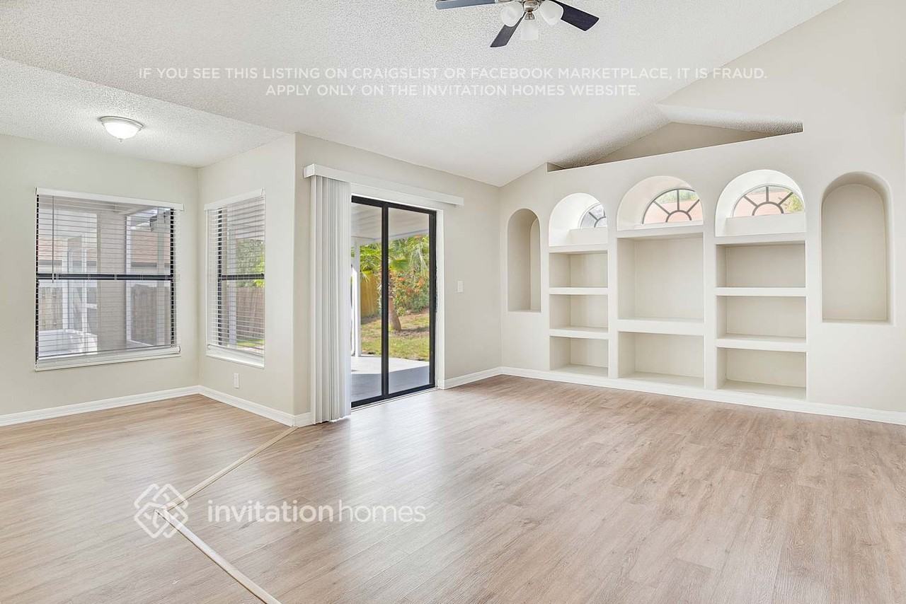 2621 Alclobe Cir - Photo 4 of 15