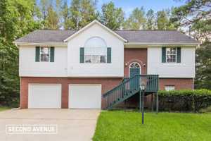 featured image of 430 Eagles Nest Cir