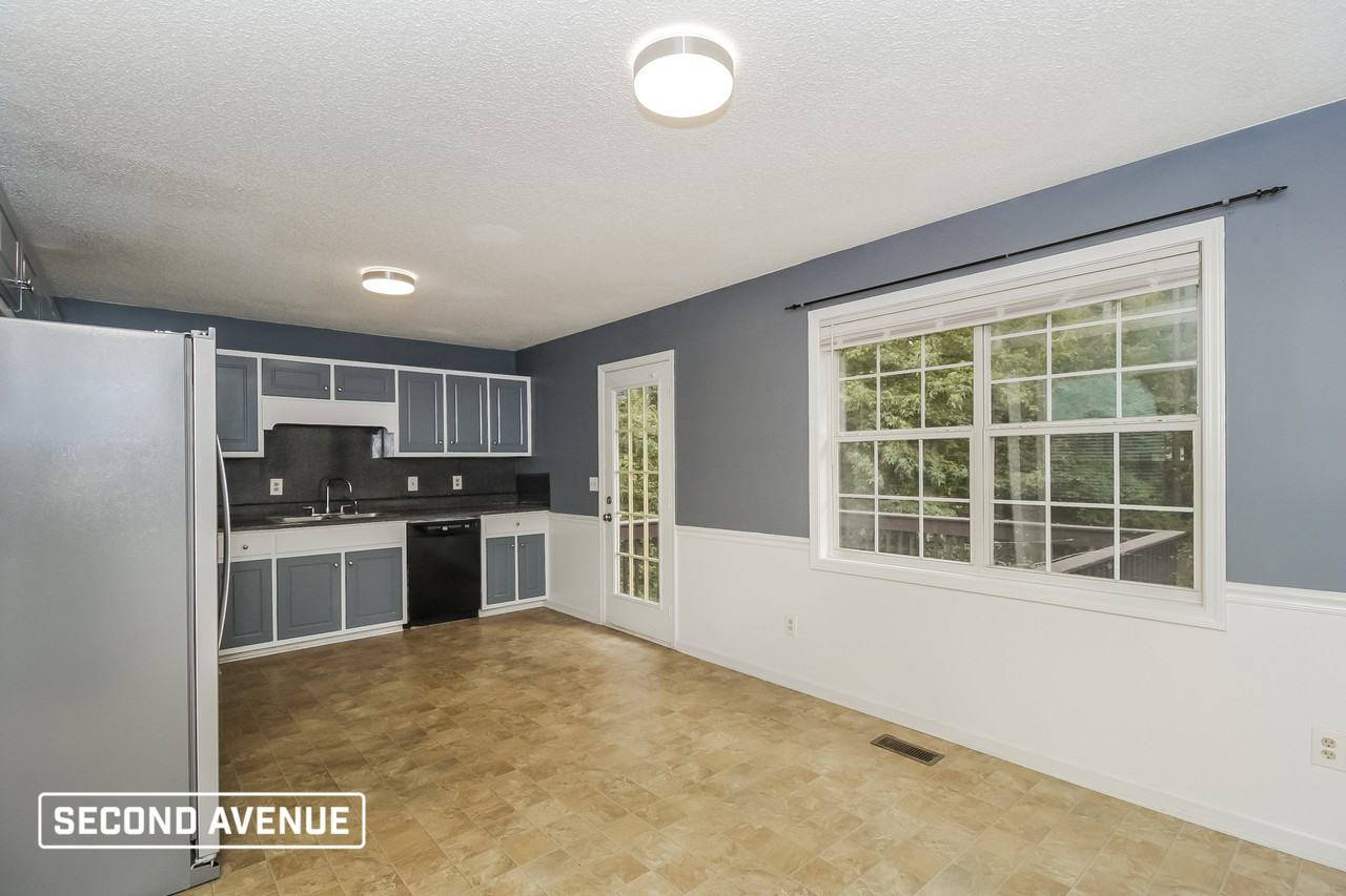 430 Eagles Nest Cir - Photo 2 of 11