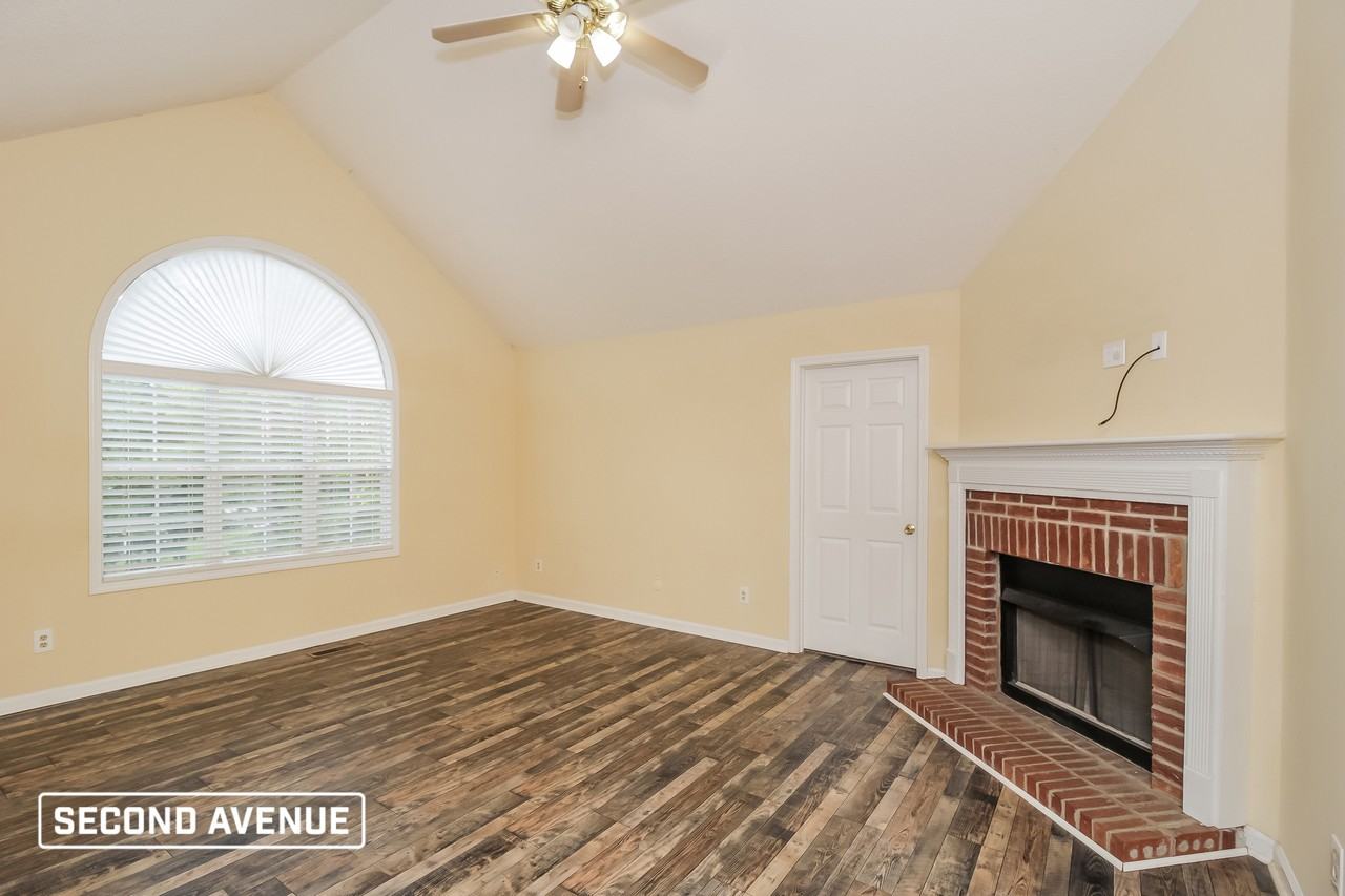 430 Eagles Nest Cir - Photo 4 of 11