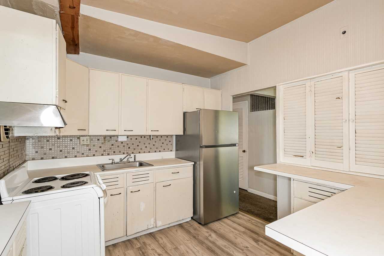 9709 Duke Dr - Photo 4 of 15