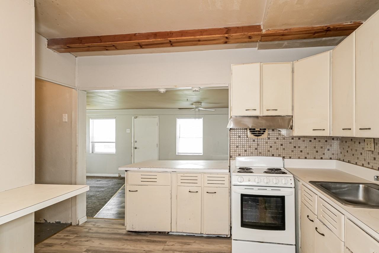 9709 Duke Dr - Photo 5 of 15