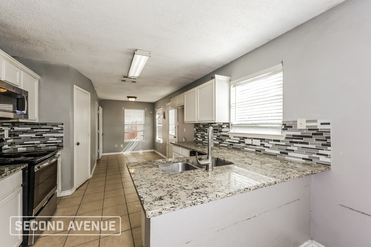 8153 Heritage Place Dr - Photo 6 of 13