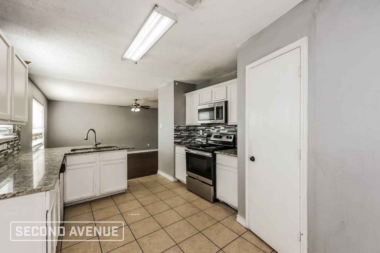8153 Heritage Place Dr - Photo 7 of 13