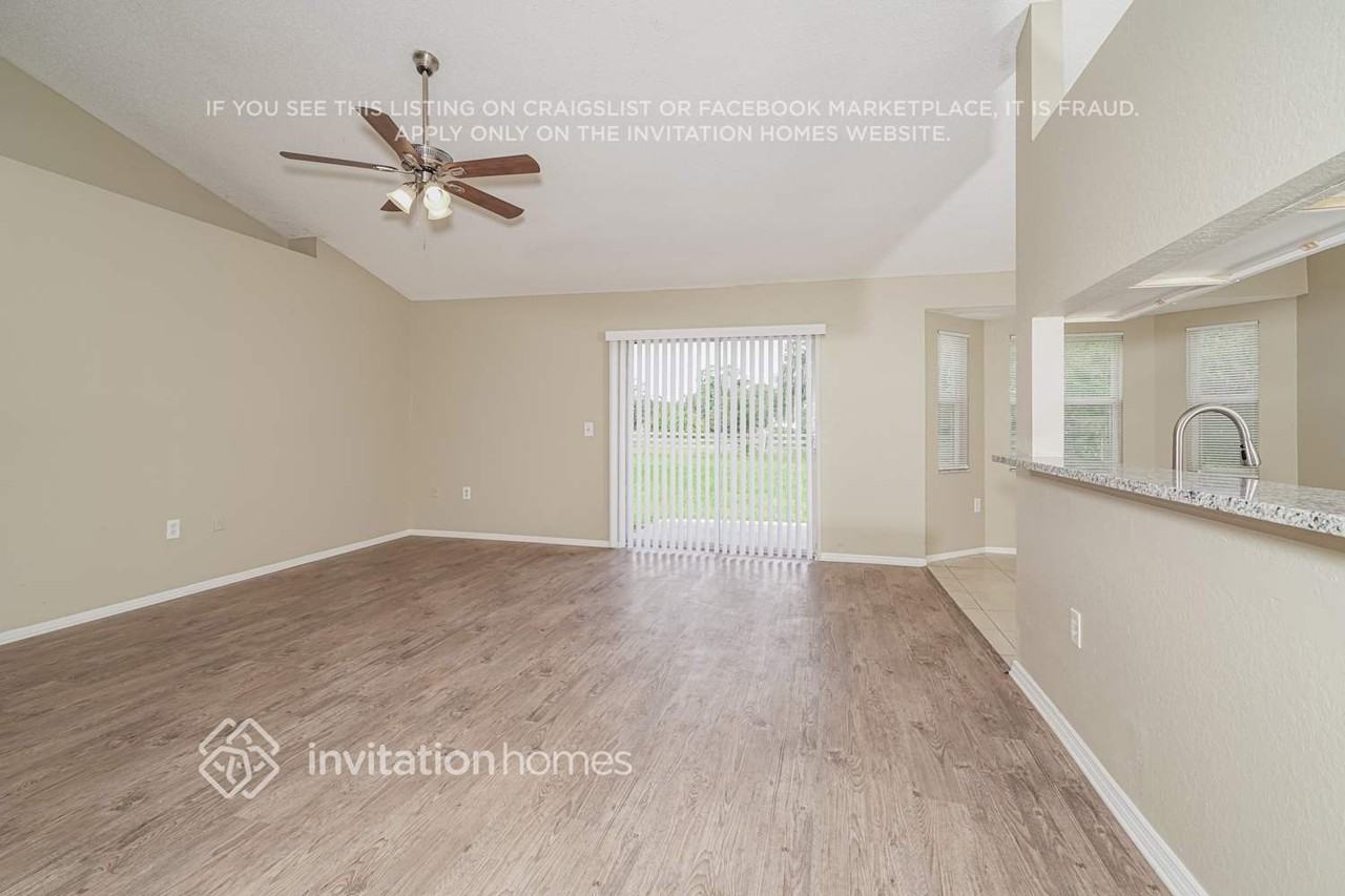 7988 Oak Run Cir - Photo 3 of 17