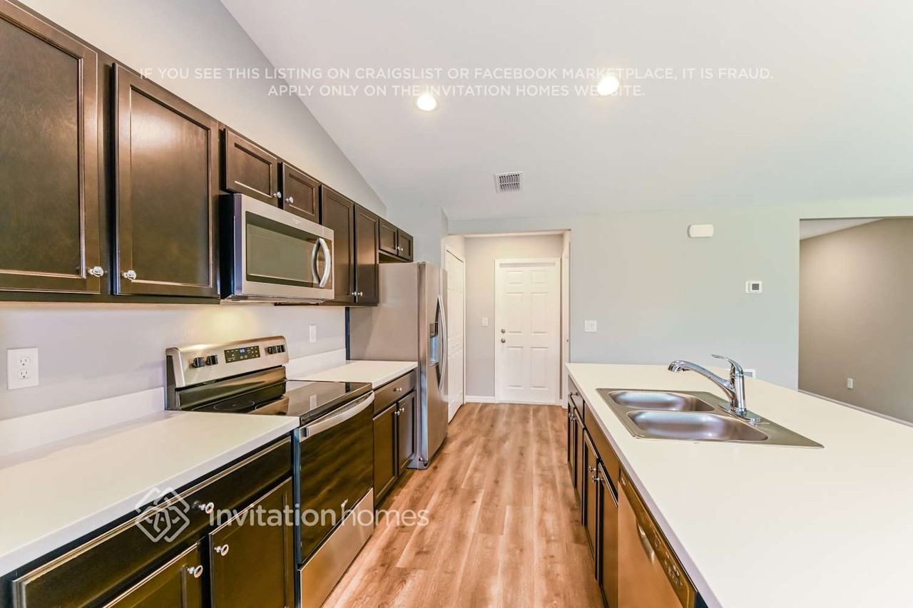 26201 Mindanao Ln - Photo 5 of 17