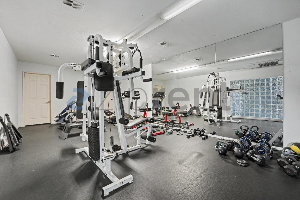 5051 Rosewood Ave #106 - Photo 4 of 19