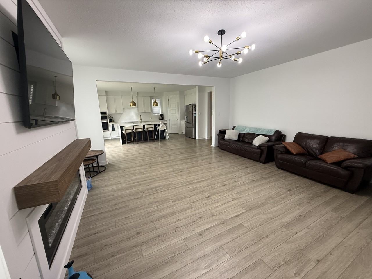 6333 Ottawa Street West - Photo 3 of 33