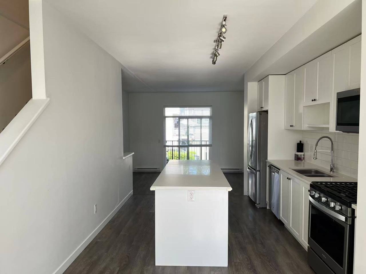 16678 25A Avenue - Photo 3 of 11