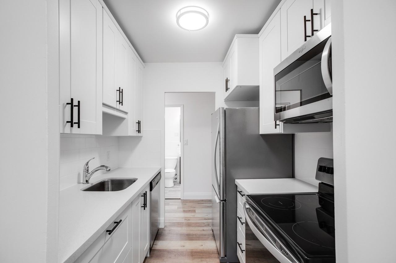 345 Lonsdale Road - Photo 2 of 12