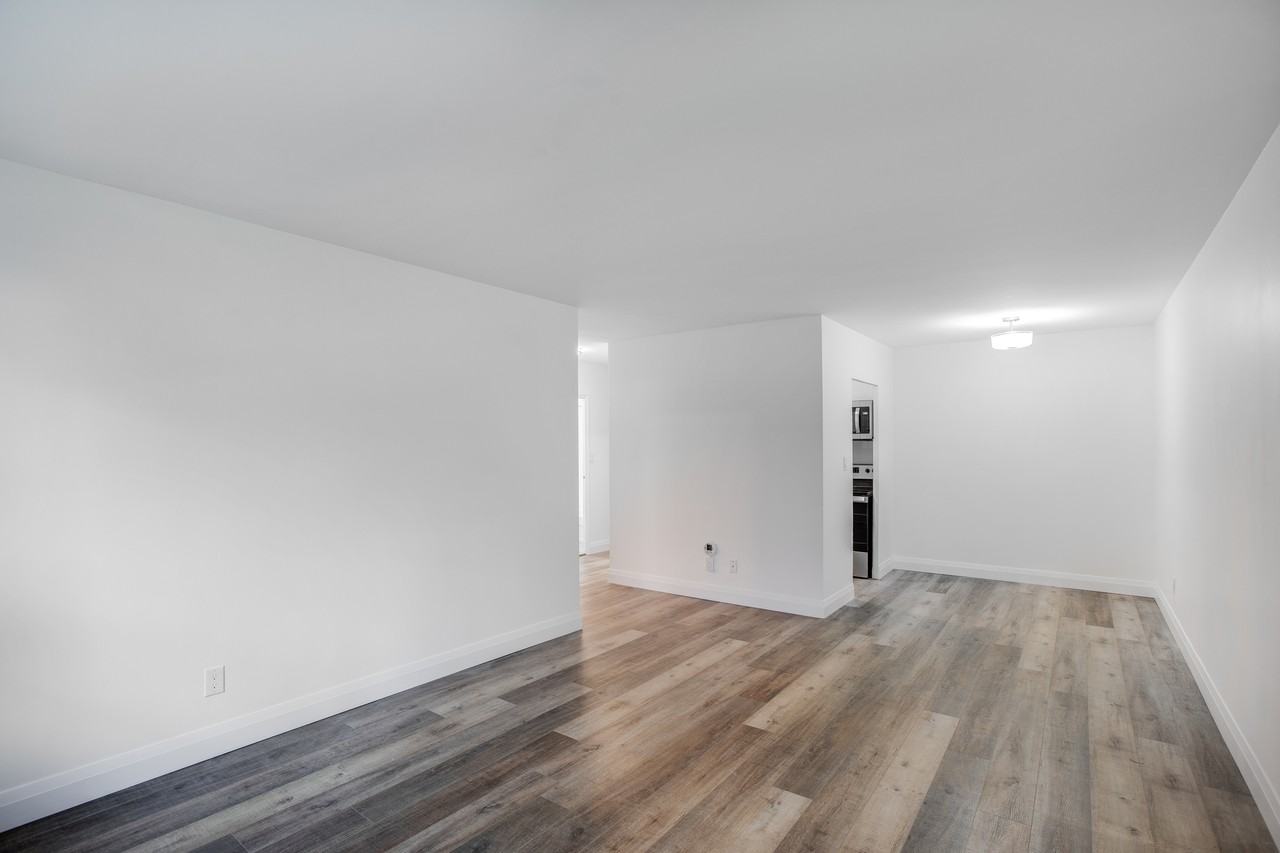 345 Lonsdale Road - Photo 6 of 12