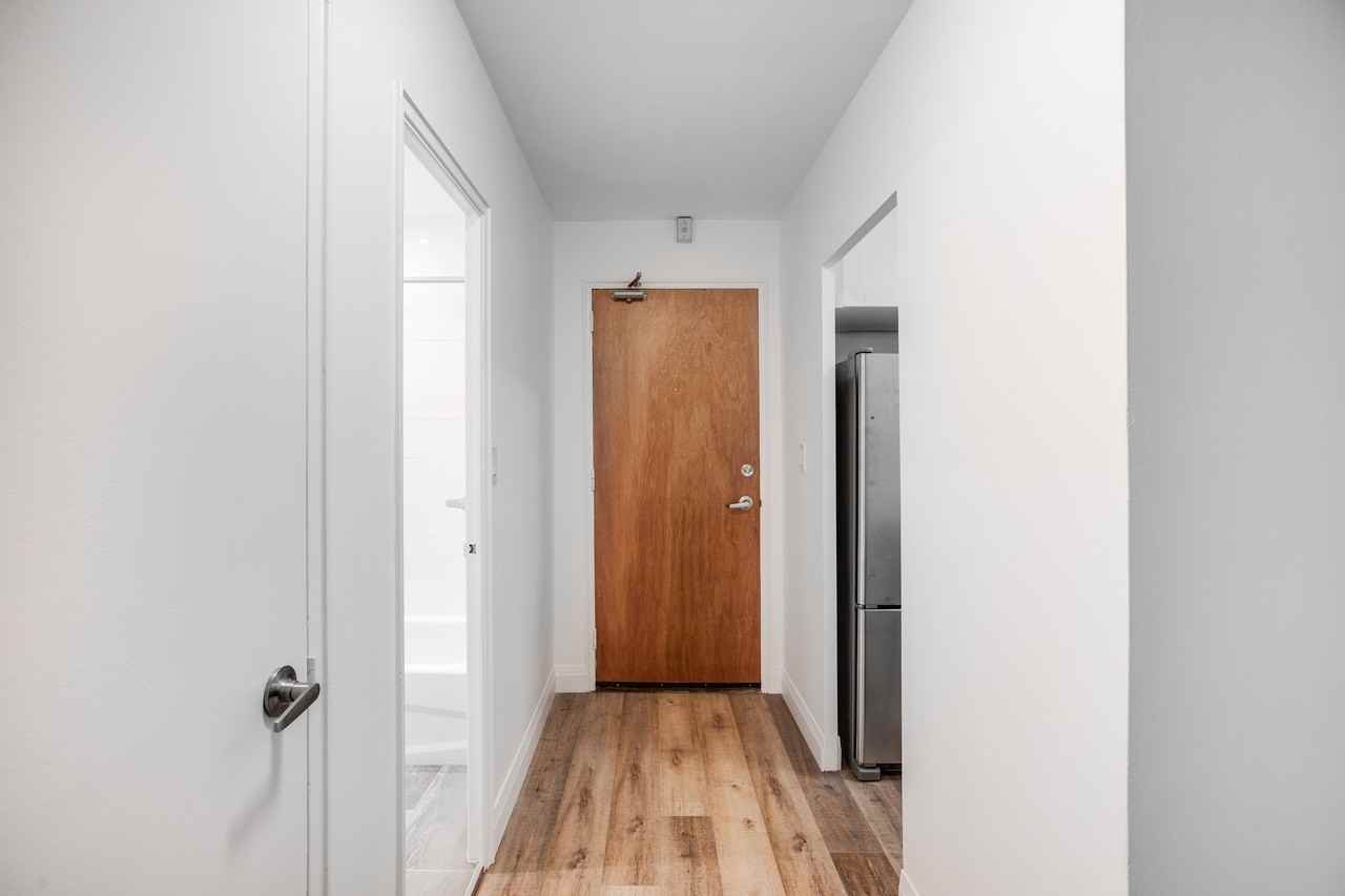 345 Lonsdale Road - Photo 7 of 12
