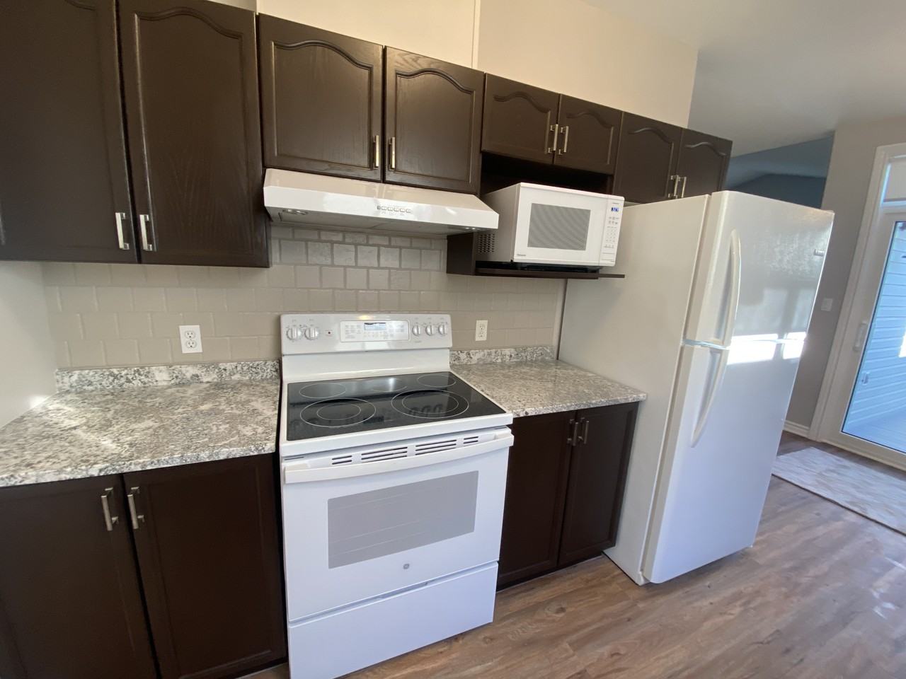 1228 Cyprus Rd - Photo 4 of 30