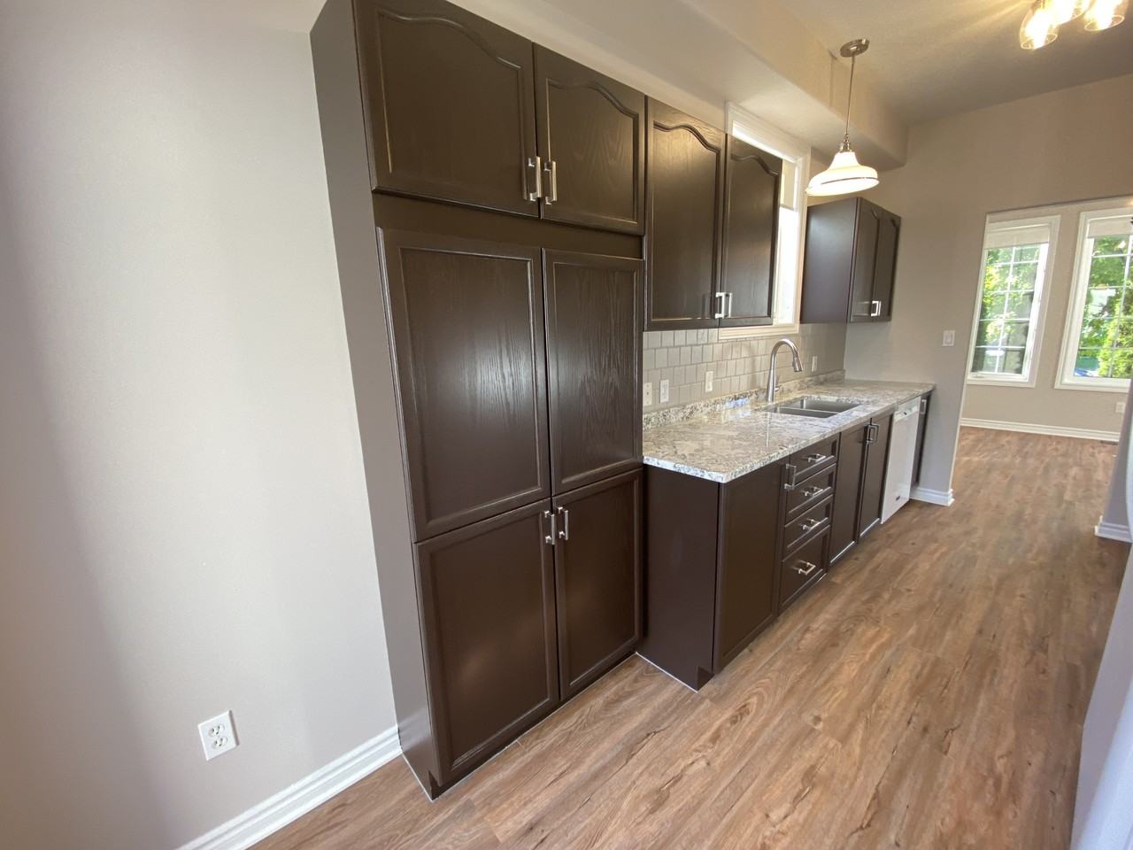1228 Cyprus Rd - Photo 6 of 30