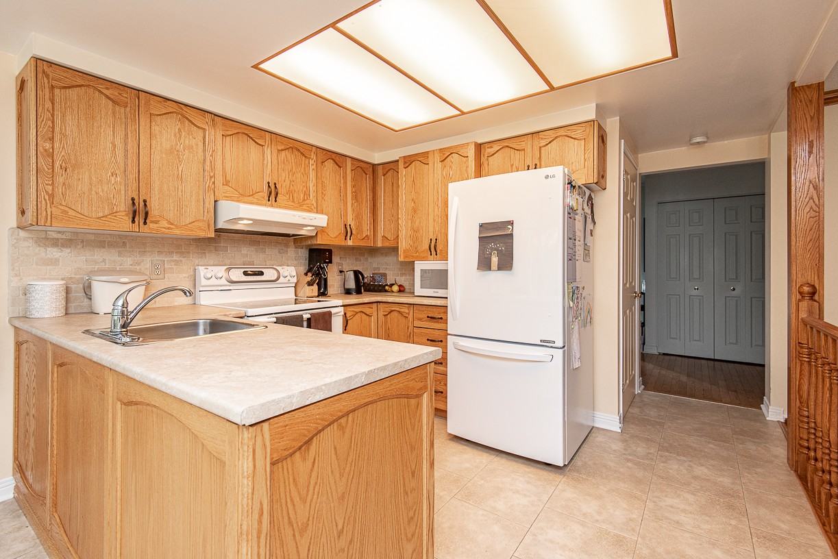 18 Hesse Crescent - 1 - Photo 4 of 31
