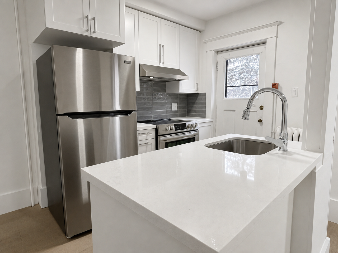 310 Roncesvalles Avenue - Photo 3 of 12