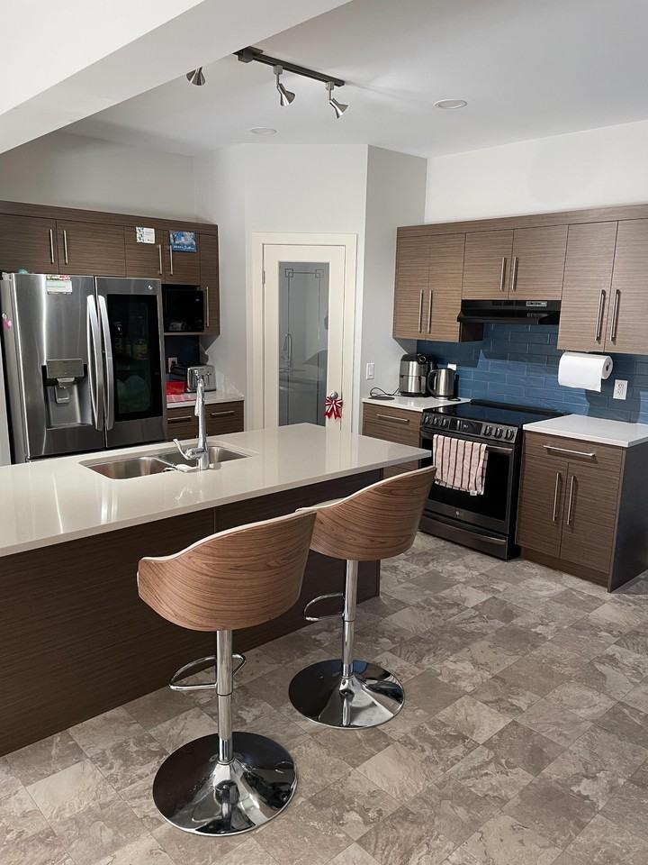 114 Douglas Henning Bay - Photo 3 of 22