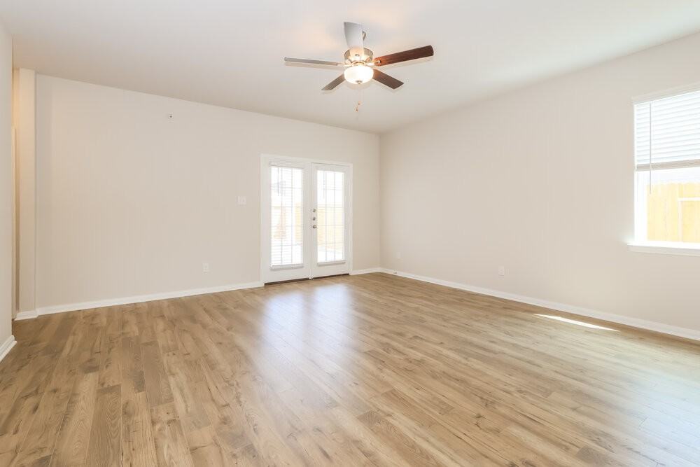 15647 Plum Brook Dr - Photo 3 of 16
