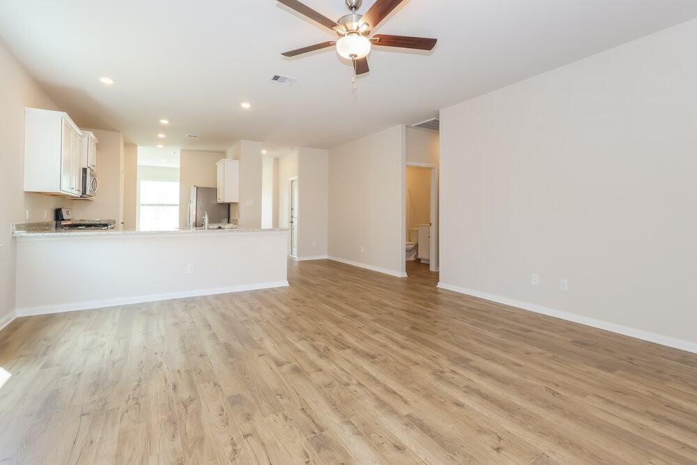 15647 Plum Brook Dr - Photo 5 of 16