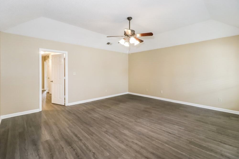 6659 Valerie Dr - Photo 4 of 16