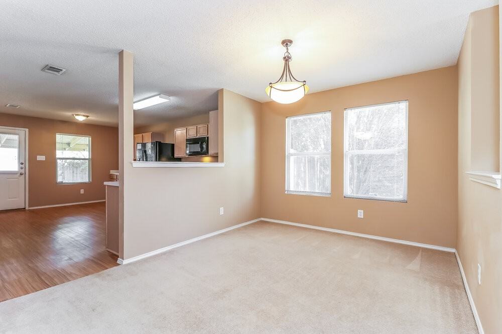 548 Magdalen Ave - Photo 5 of 15