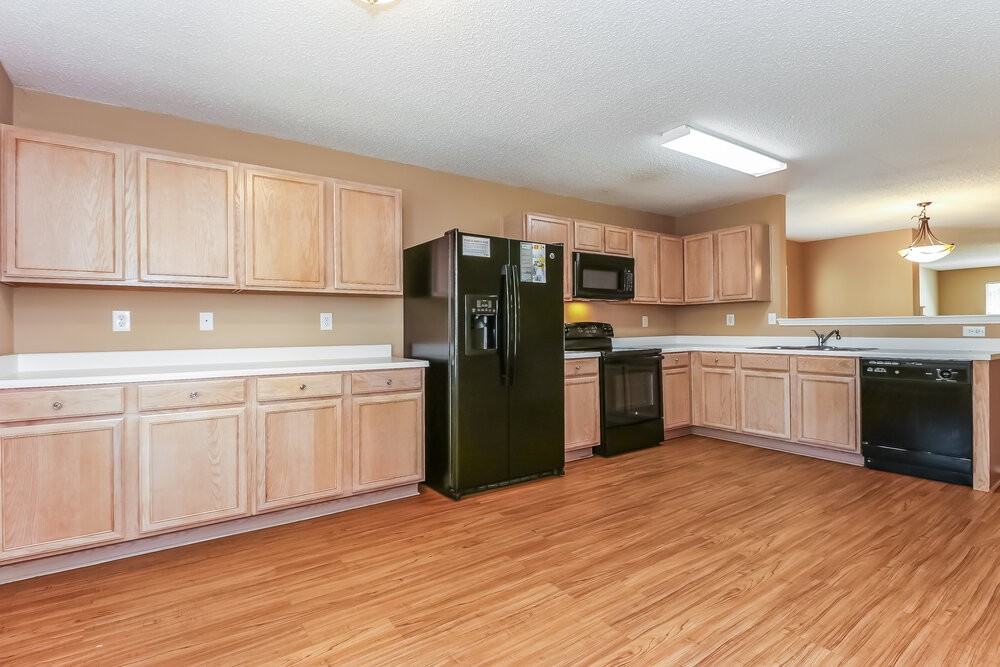548 Magdalen Ave - Photo 6 of 15