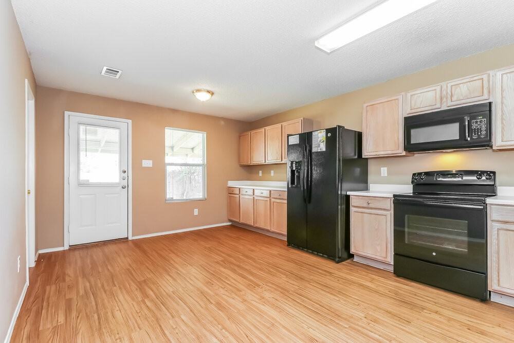 548 Magdalen Ave - Photo 7 of 15
