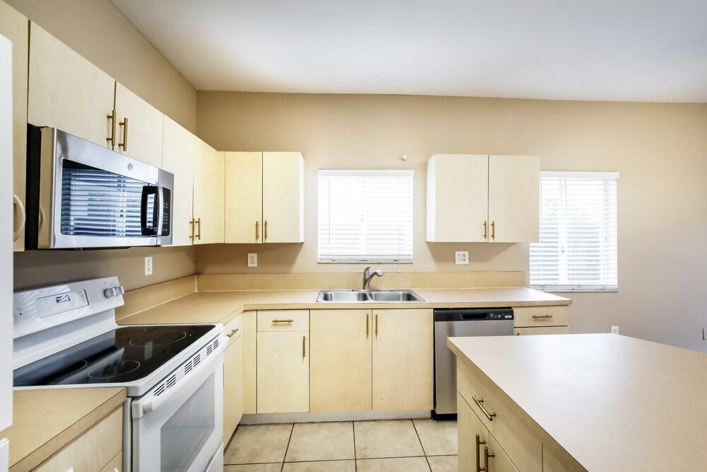 10821 Sw 232nd St - Photo 6 of 16